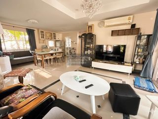Haus zum Kauf mit 4 Zimmer in Nong Khaem, Bangkok