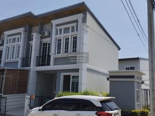 À vendre 3 chambres maison de ville à Chom Thong, Bangkok