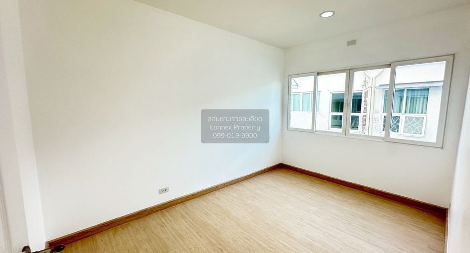 For sale 4 bedrooms townhouse in Khan Na Yao, Bangkok