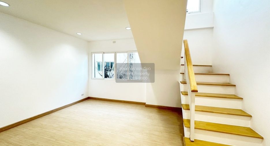 For sale 4 bedrooms townhouse in Khan Na Yao, Bangkok