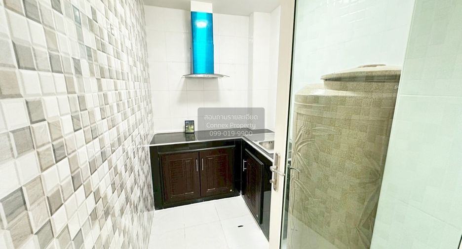 For sale 4 bedrooms townhouse in Khan Na Yao, Bangkok