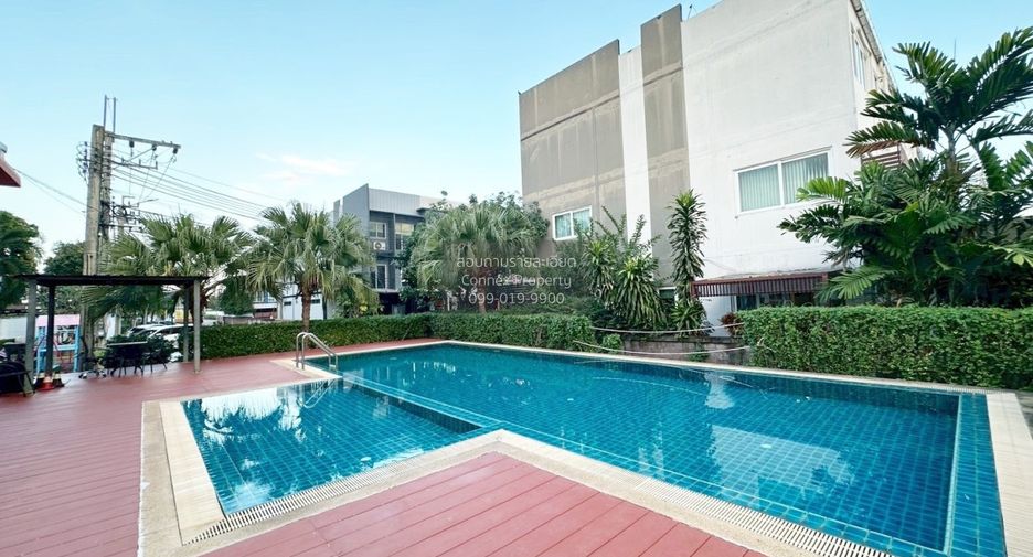 For sale 4 bedrooms townhouse in Khan Na Yao, Bangkok