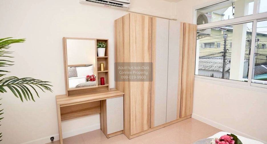 Casa adosada en venta de 3 habitaciones en Bang Kapi, Bangkok