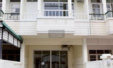 Casa adosada en venta de 3 habitaciones en Bang Kapi, Bangkok