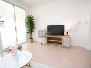Casa adosada en venta de 3 habitaciones en Bang Kapi, Bangkok