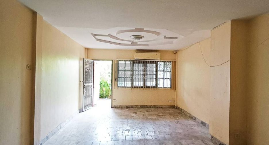 For sale 4 bedrooms townhouse in Phutthamonthon, Nakhon Pathom