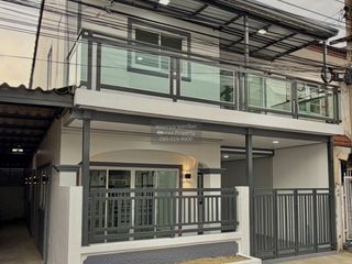 For sale 4 bedrooms townhouse in Mueang Nonthaburi, Nonthaburi