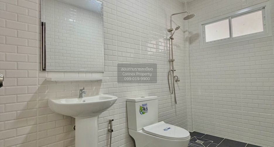 For sale 4 bedrooms townhouse in Mueang Nonthaburi, Nonthaburi