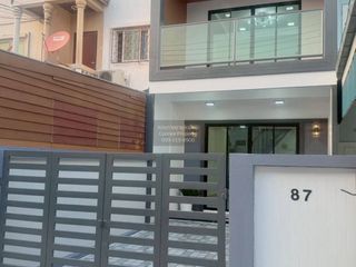 For sale 3 bedrooms townhouse in Mueang Nonthaburi, Nonthaburi