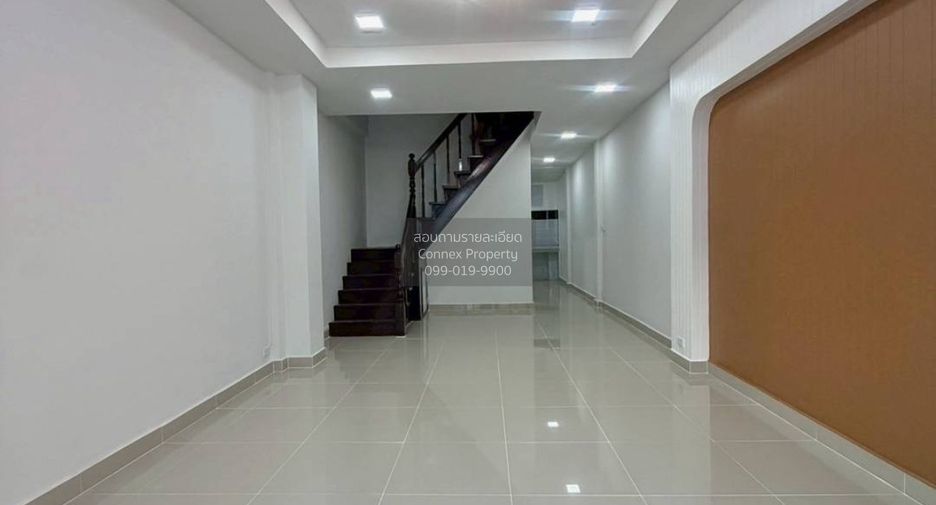 For sale 3 bedrooms townhouse in Mueang Nonthaburi, Nonthaburi