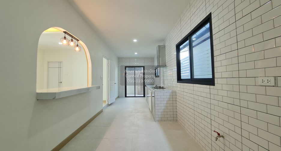 For sale 4 bedrooms house in Khlong Sam Wa, Bangkok