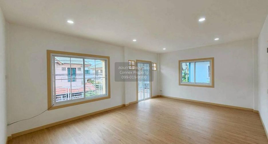 Casa adosada en venta de 5 habitaciones en Bang Bua Thong, Nonthaburi