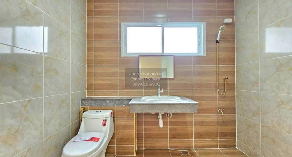 Casa adosada en venta de 5 habitaciones en Bang Bua Thong, Nonthaburi