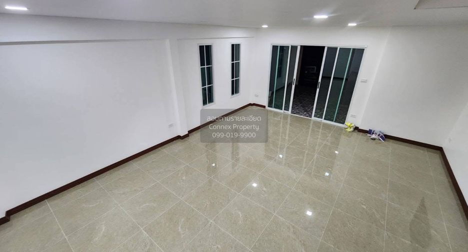 Casa adosada en venta de 6 habitaciones en Bang Kapi, Bangkok