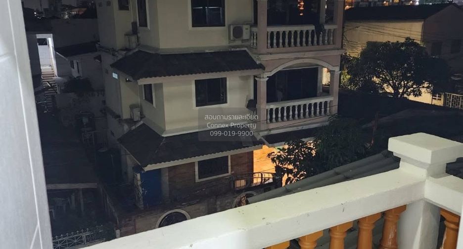 Casa adosada en venta de 6 habitaciones en Bang Kapi, Bangkok