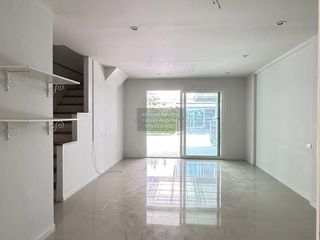出售 3 卧室 联排别墅 在 Bang Lamung, Chon Buri