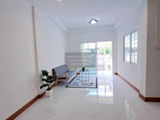 Casa adosada en venta de 4 habitaciones en Lam Luk Ka, Pathum Thani