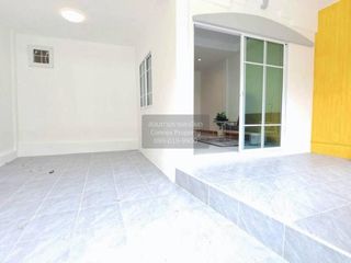 Casa adosada en venta de 4 habitaciones en Lam Luk Ka, Pathum Thani