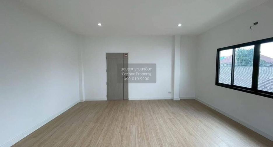 For sale 3 bedrooms house in Bang Kapi, Bangkok