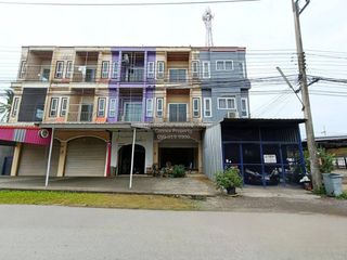 Gewerbefläche zum Kauf mit 2 Zimmer in Tha Yang, Phetchaburi