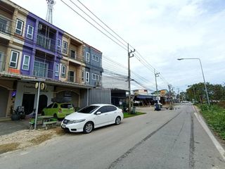 Gewerbefläche zum Kauf mit 2 Zimmer in Tha Yang, Phetchaburi