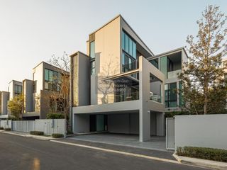 For sale 4 bedrooms house in Saphan Sung, Bangkok