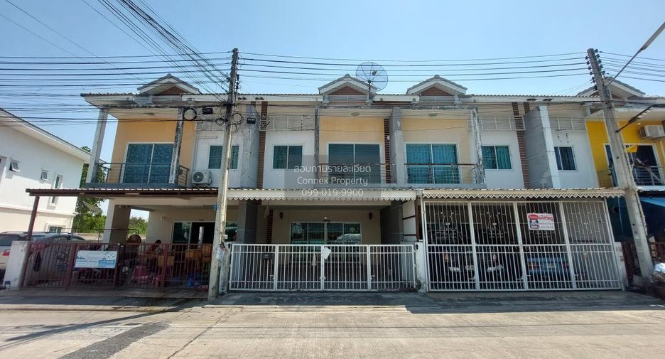À vendre 3 chambres maison de ville à Mueang Chon Buri, Chonburi