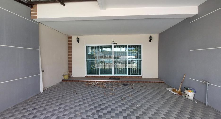 À vendre 3 chambres maison de ville à Mueang Chon Buri, Chonburi