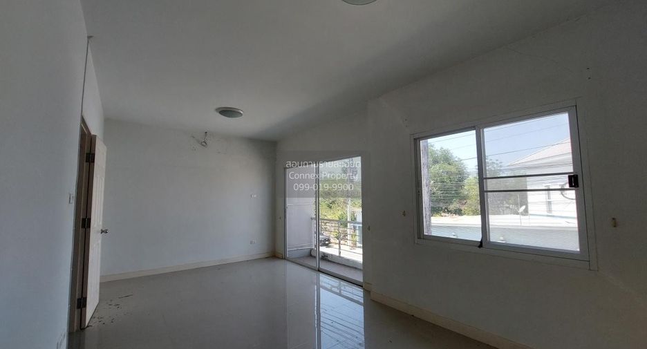 À vendre 3 chambres maison de ville à Mueang Chon Buri, Chonburi