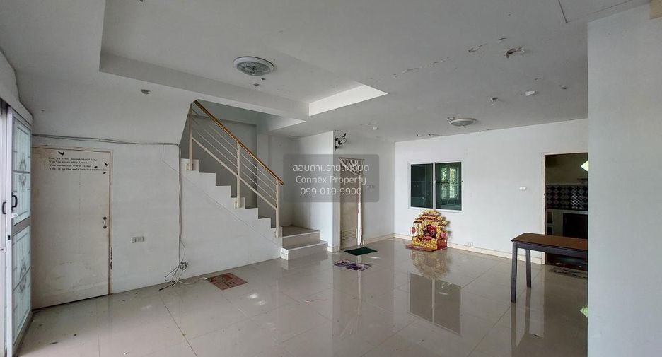 À vendre 3 chambres maison de ville à Mueang Chon Buri, Chonburi