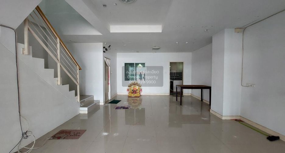 À vendre 3 chambres maison de ville à Mueang Chon Buri, Chonburi
