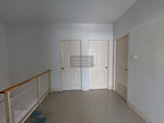 À vendre 3 chambres maison de ville à Mueang Chon Buri, Chonburi