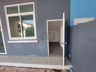 Casa adosada en venta de 3 habitaciones en Phan Thong, Chonburi