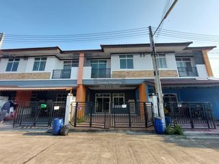 Casa adosada en venta de 3 habitaciones en Phan Thong, Chonburi
