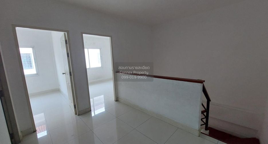 À vendre 3 chambres maison de ville à Phan Thong, Chonburi