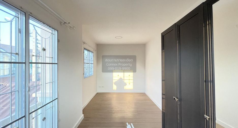 For sale 3 bedrooms townhouse in Bang Khun Thian, Bangkok