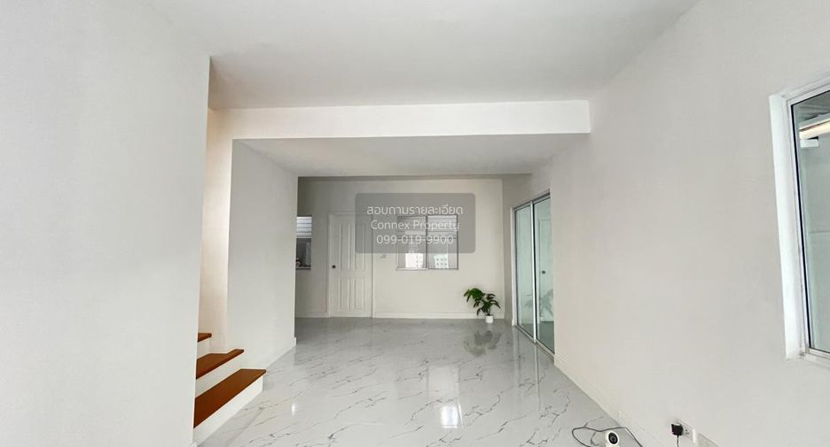 For sale 3 bedrooms townhouse in Bang Khun Thian, Bangkok