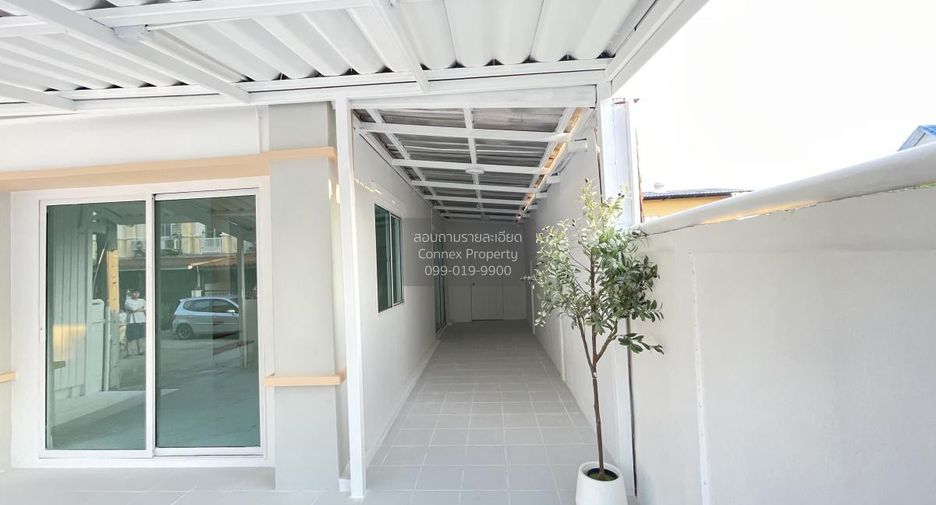 For sale 3 bedrooms townhouse in Bang Khun Thian, Bangkok
