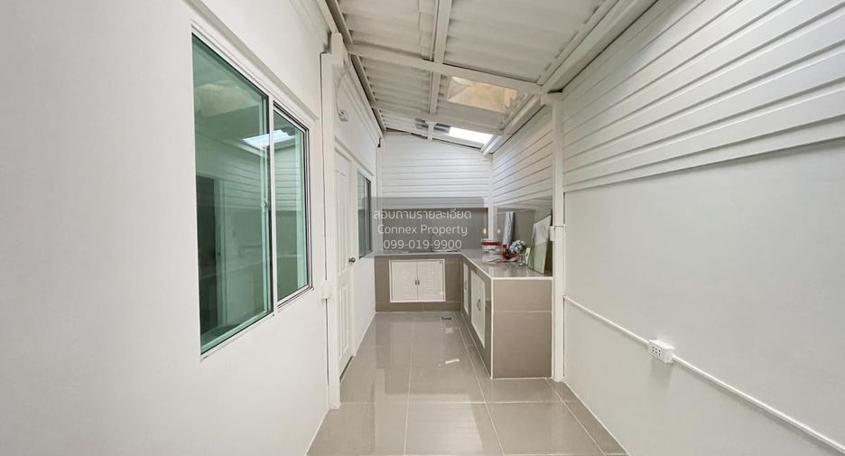 For sale 3 bedrooms townhouse in Bang Khun Thian, Bangkok