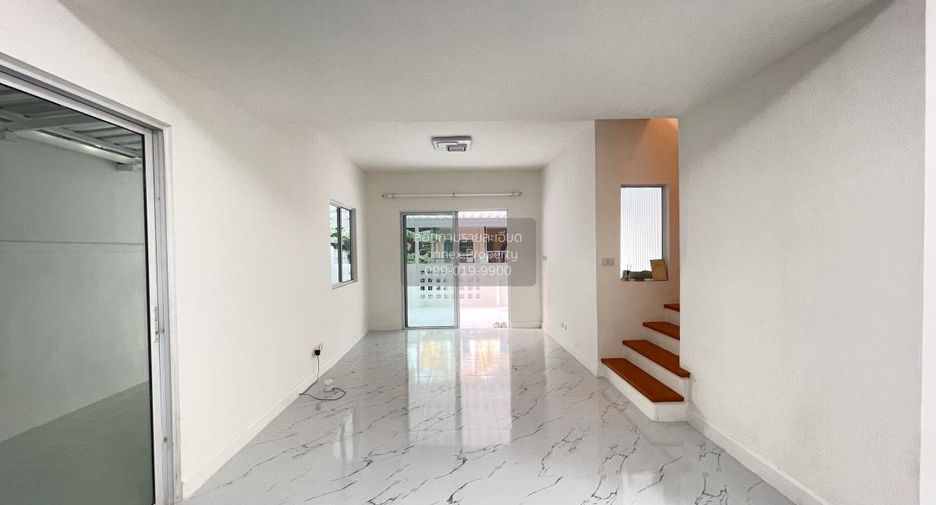 For sale 3 bedrooms townhouse in Bang Khun Thian, Bangkok