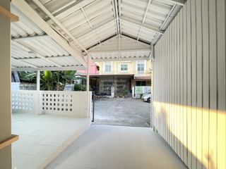 For sale 3 bedrooms townhouse in Bang Khun Thian, Bangkok