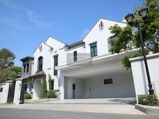 For sale 5 bedrooms house in Saphan Sung, Bangkok