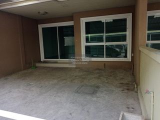 À vendre 3 chambres maison de ville à East Pattaya, Pattaya