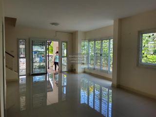 À vendre 3 chambres maison de ville à East Pattaya, Pattaya