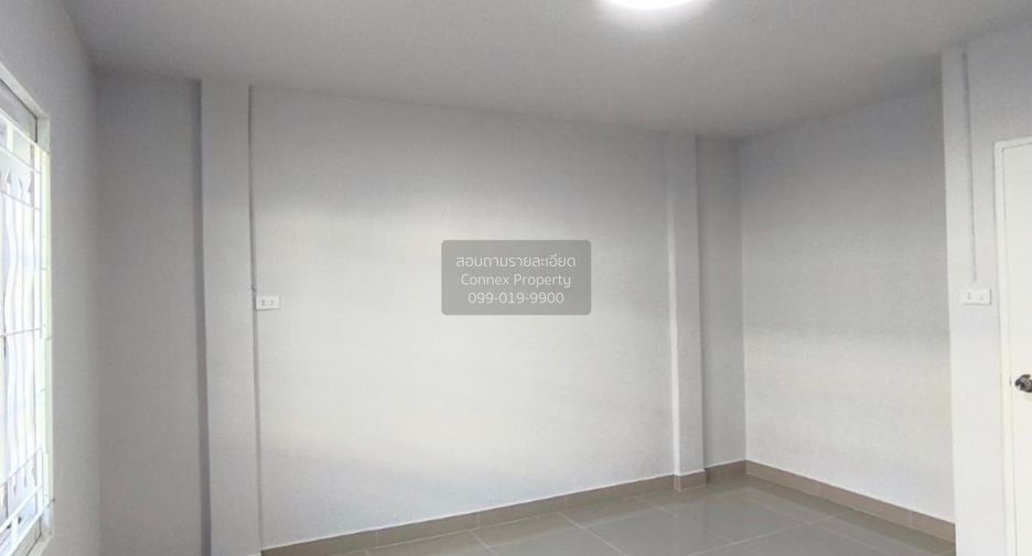Casa adosada en venta de 2 habitaciones en Lam Luk Ka, Pathum Thani