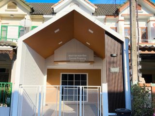 À vendre 2 chambres maison de ville à Lam Luk Ka, Pathum Thani
