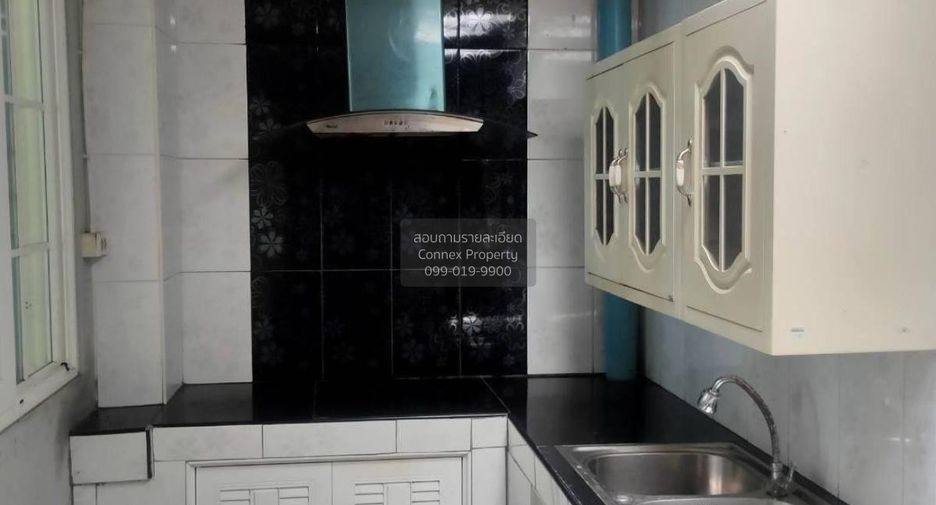 For sale 4 bedrooms townhouse in Mueang Nonthaburi, Nonthaburi