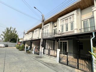 For sale 4 bedrooms townhouse in Mueang Nonthaburi, Nonthaburi