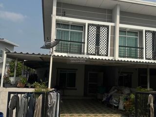 À vendre 3 chambres maison de ville à Mueang Chon Buri, Chonburi
