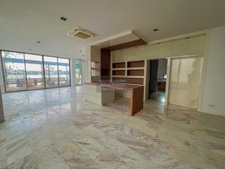 出售 5 卧室 独立屋 在 Sam Khok, Pathum Thani